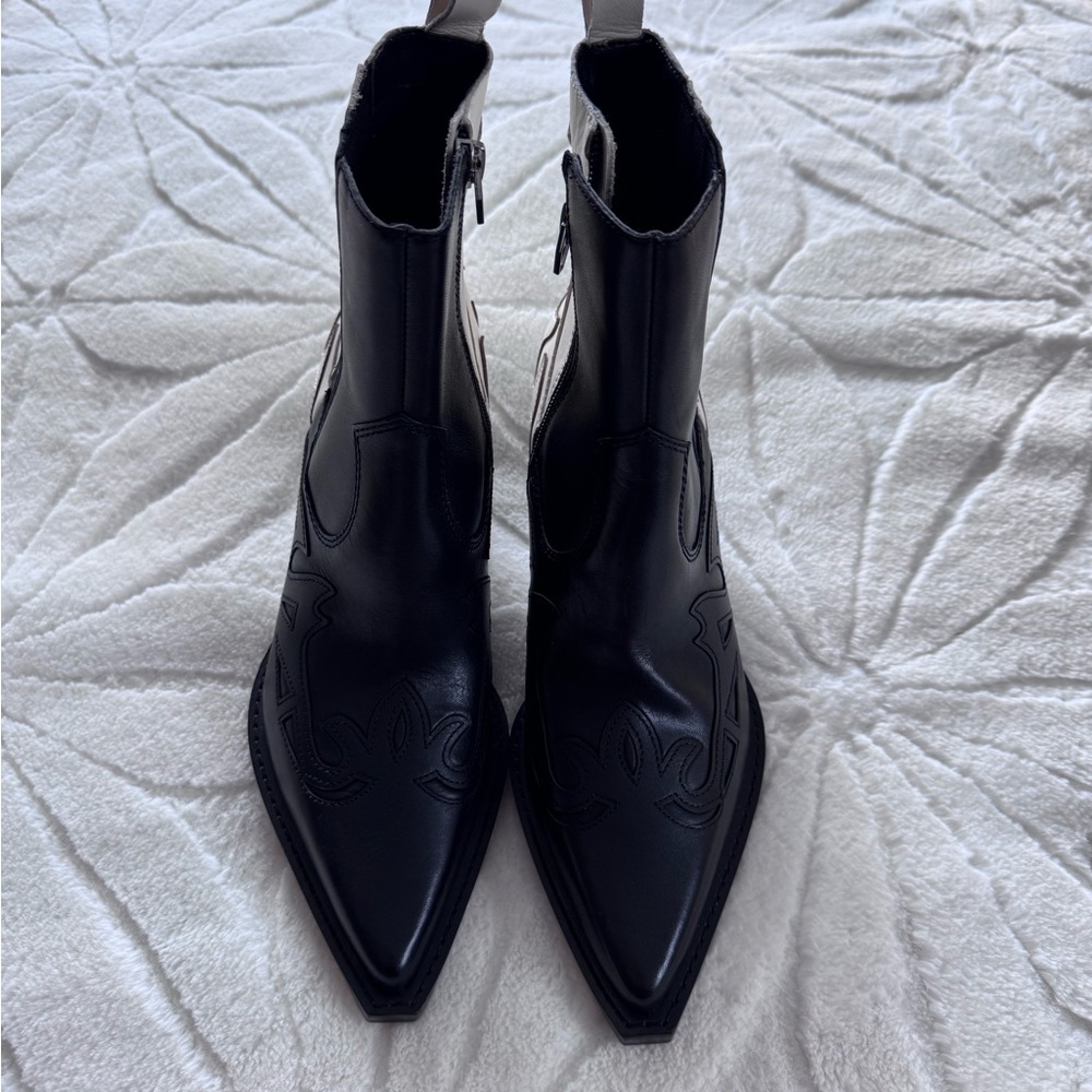 Dolce Vita Black & White Embroidered Ankle Booties 8.5